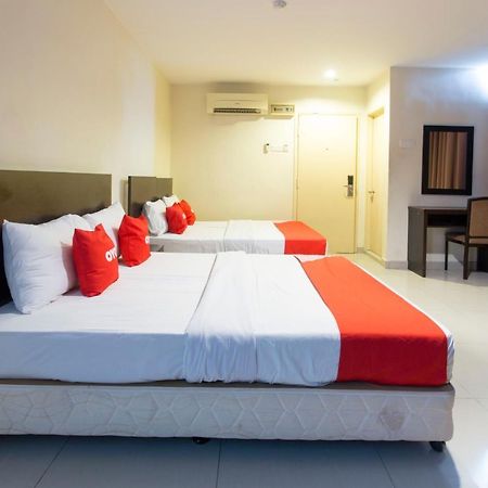 Oyo 89966 Green World Hotel @ Seri Putra Kajang Luaran gambar