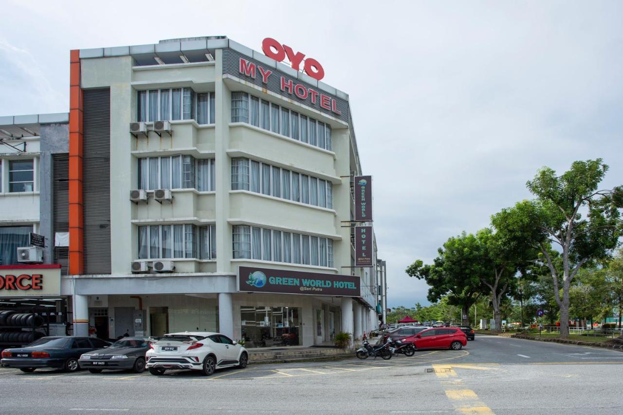 Oyo 89966 Green World Hotel @ Seri Putra Kajang Luaran gambar
