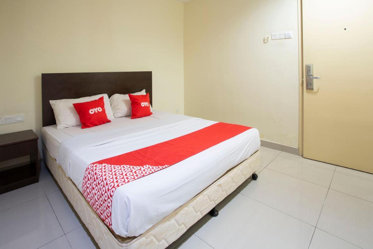 Oyo 89966 Green World Hotel @ Seri Putra Kajang Luaran gambar