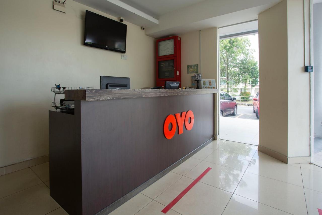 Oyo 89966 Green World Hotel @ Seri Putra Kajang Luaran gambar