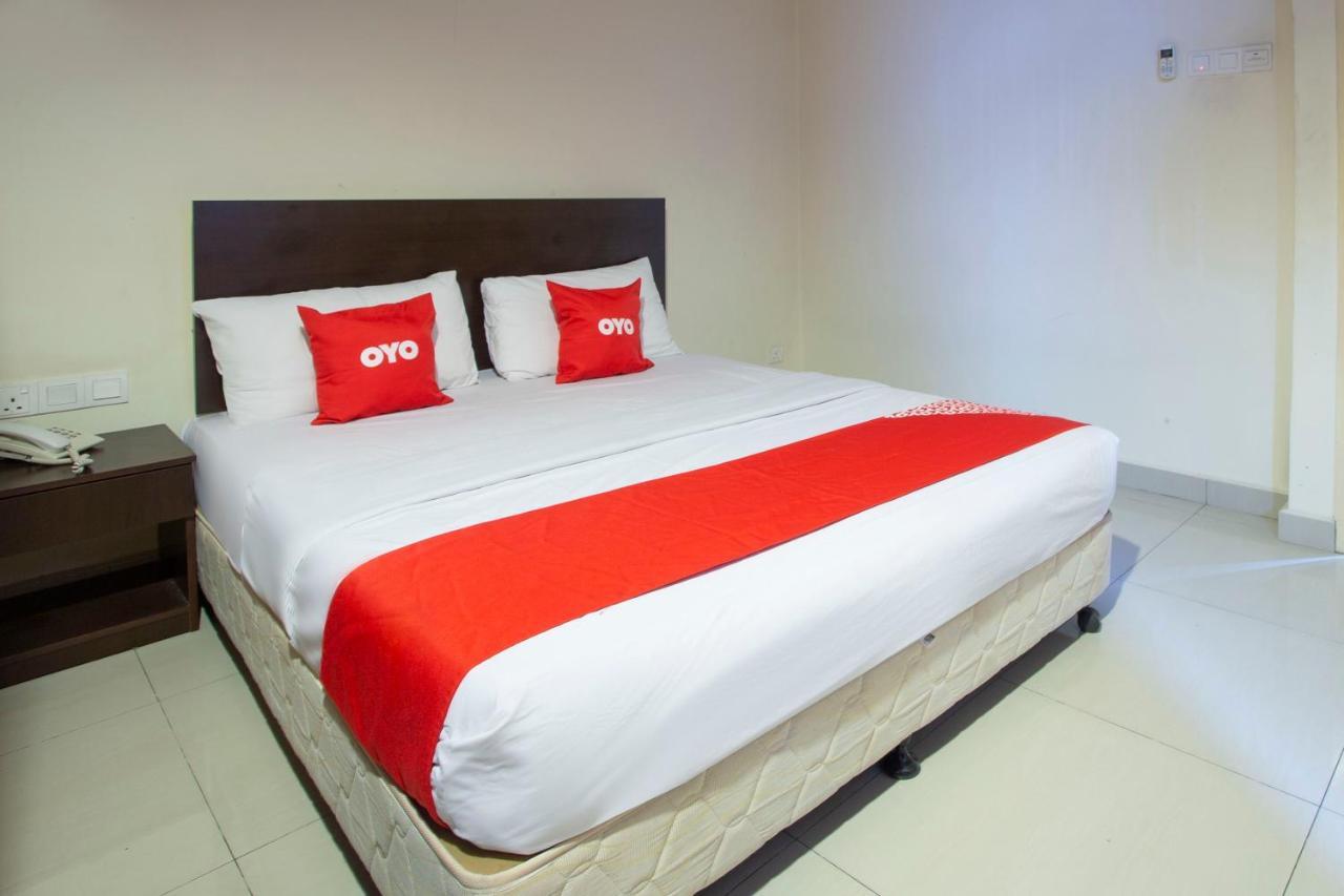 Oyo 89966 Green World Hotel @ Seri Putra Kajang Luaran gambar