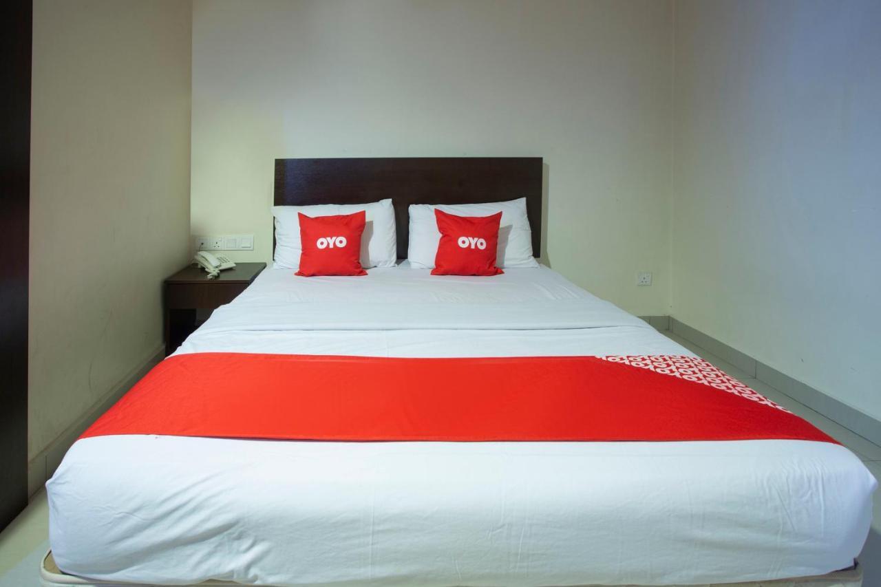 Oyo 89966 Green World Hotel @ Seri Putra Kajang Luaran gambar