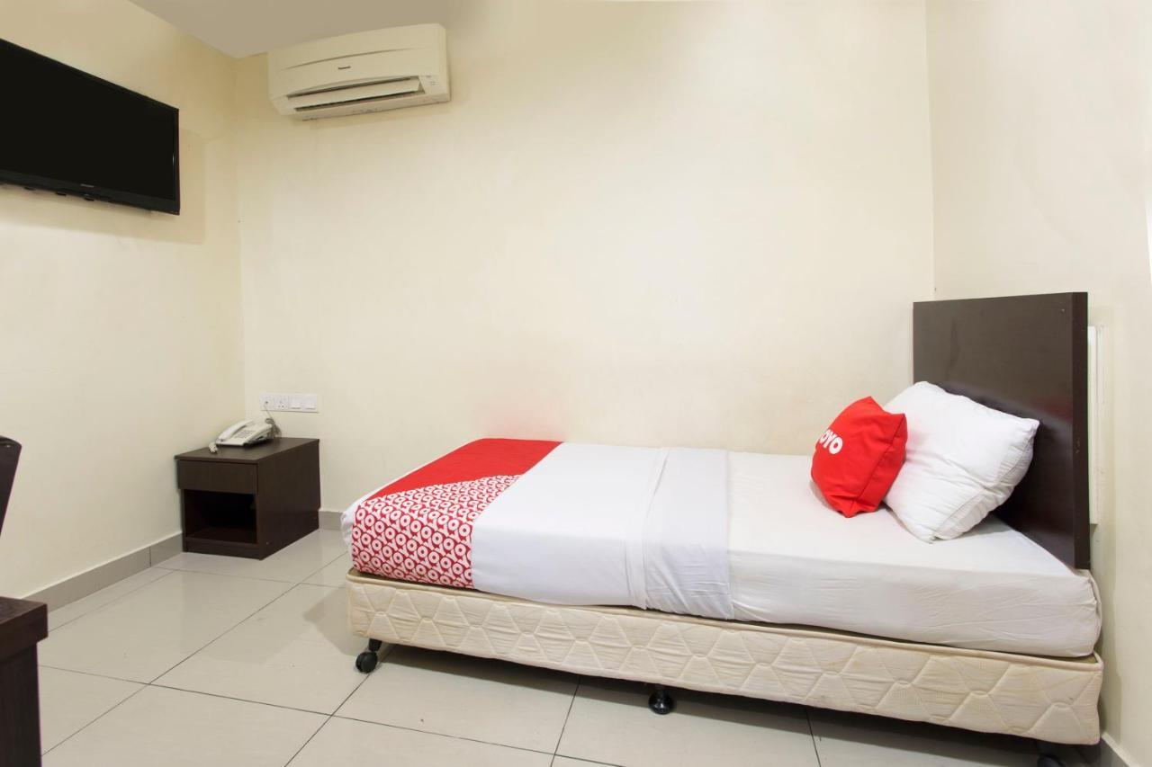 Oyo 89966 Green World Hotel @ Seri Putra Kajang Luaran gambar